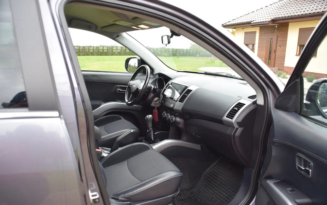 Mitsubishi Outlander cena 37500 przebieg: 280000, rok produkcji 2012 z Uniejów małe 154